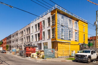 Building Photo - Uni5
