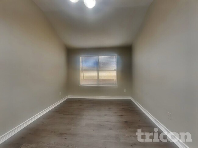 Building Photo - 29418 Fox River Dr