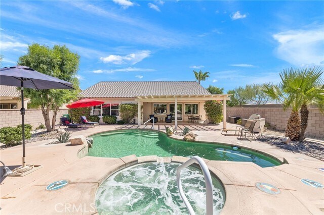 Building Photo - 39371 Blossom Cir