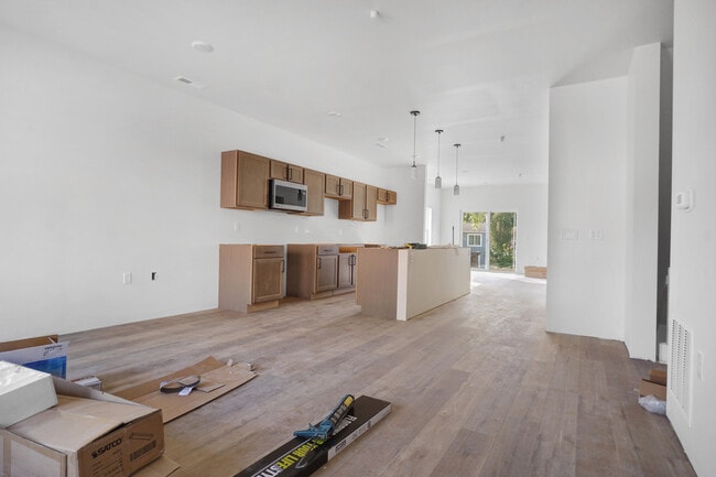 Building Photo - 119 Kettle Moraine Dr S