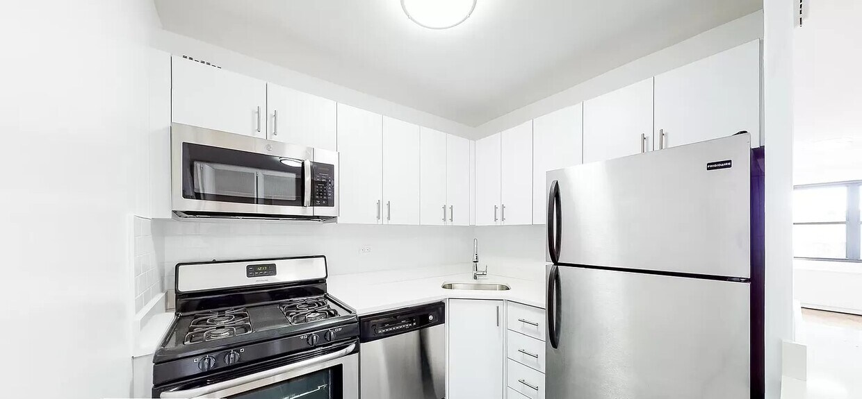 Building Photo - 145 E 16th St