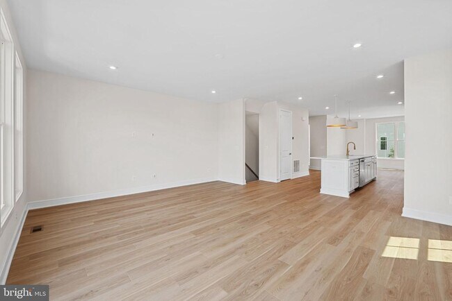 Building Photo - 42100 Picasso Sq