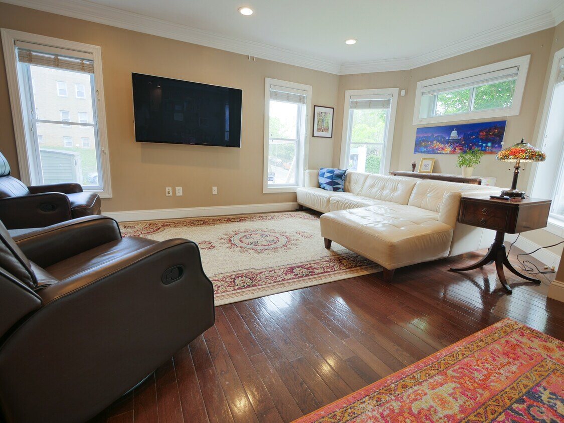 Foto principal - 1840 3rd St NE