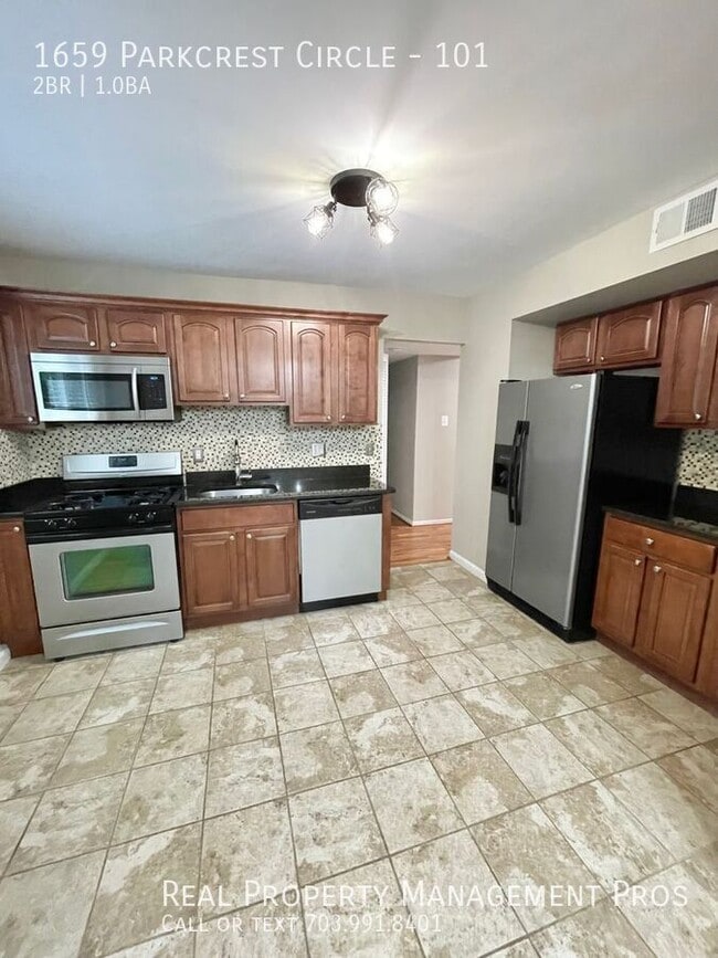 Building Photo - 1659 Parkcrest Cir