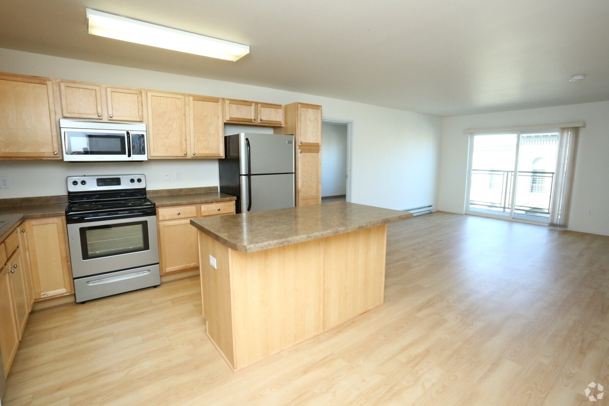 2BR, 2BA - 1020 SF - Collins Place