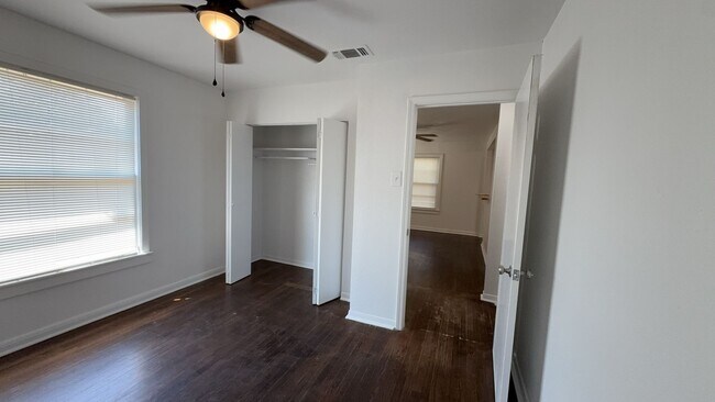 Foto del edificio - 1743 E Crockett St