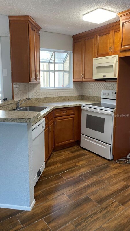 Building Photo - 1940 Lake Atriums Cir