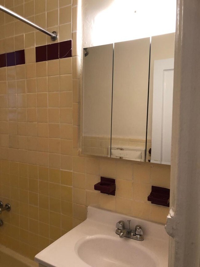 Foto del edificio - 40-71 Elbertson St