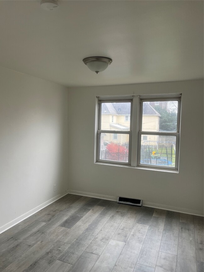 Building Photo - 223 Squires Ave