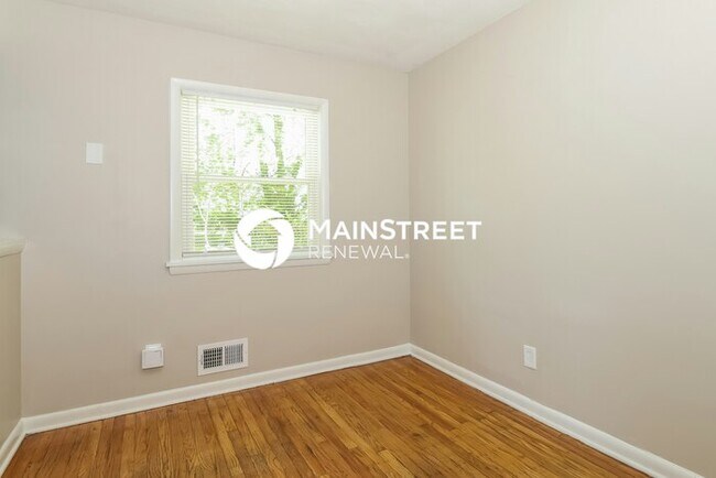 Foto del edificio - 3 Bedroom Pet-Friendly Home in Louisville, KY with Main Street Renewal