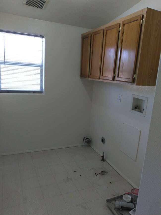 Building Photo - 446 240 N