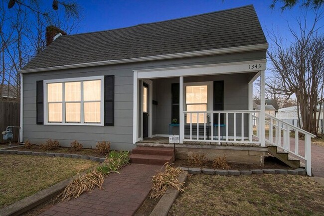 Building Photo - Enchanting Home @TU & Cherry Street