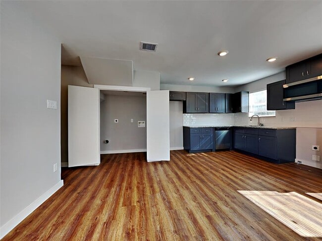 Building Photo - 8639 Sunderland Rd