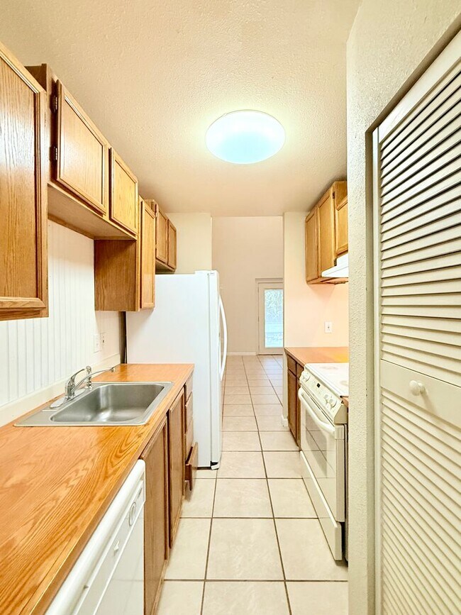 Building Photo - Jonason 10303 FF