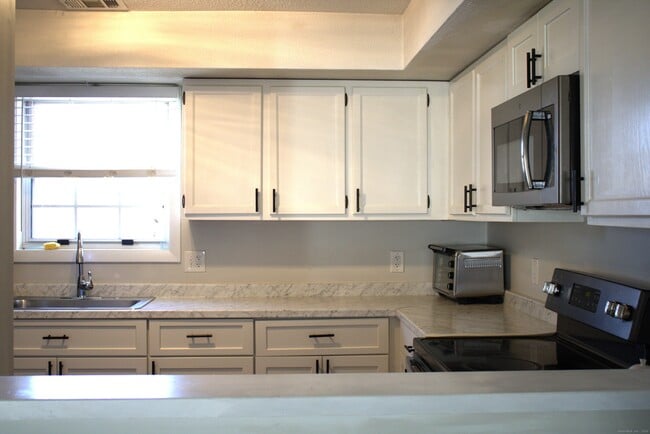 Foto del edificio - 607 Spring Meadow Rd