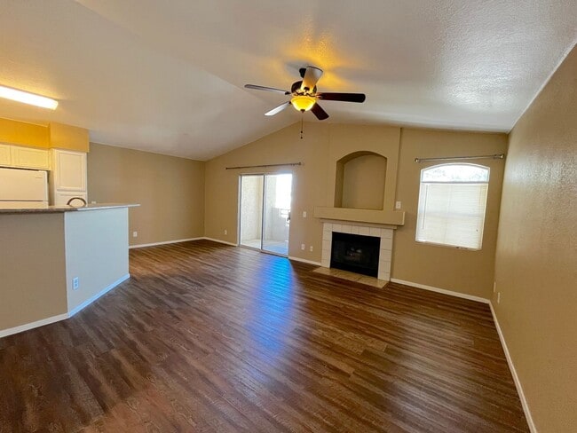Building Photo - A beautifully Maintained 2-bedroom, 2-bath...