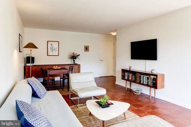 Foto del edificio - 2501 Calvert St NW