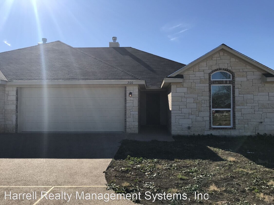 Primary Photo - 3 br, 2 bath House - 200 Quail Hollow