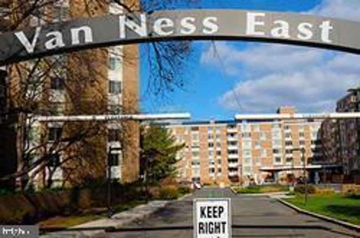 Primary Photo - Great Location- One Bedroom Condo in Washi...