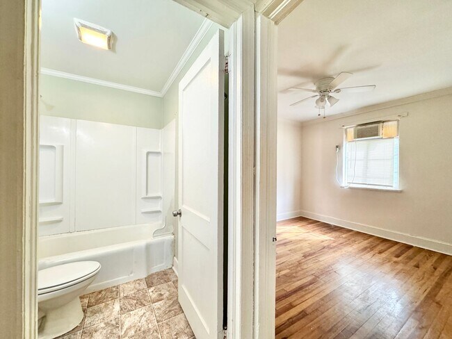 Foto del edificio - Adorable 2 Bedroom - Convenient to UNCG & ...