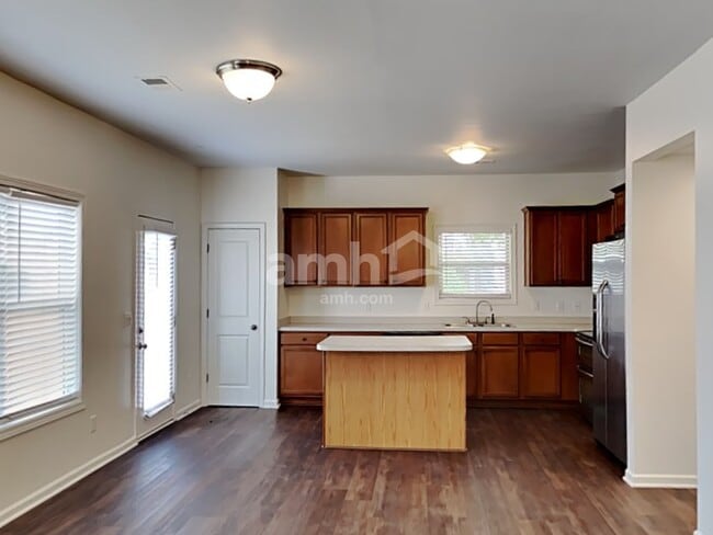 Building Photo - 429 Belmont Way