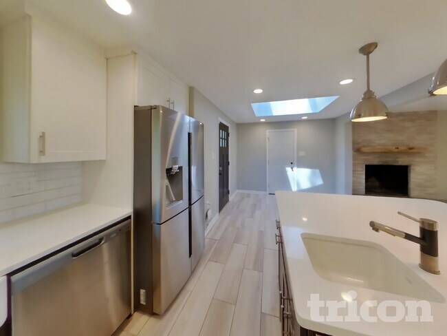 Building Photo - 408 Meadowhurst Ln
