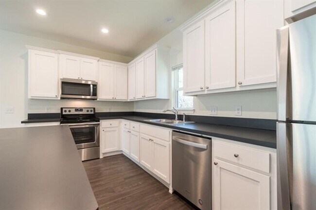 Foto del edificio - 2430 Highland Rd