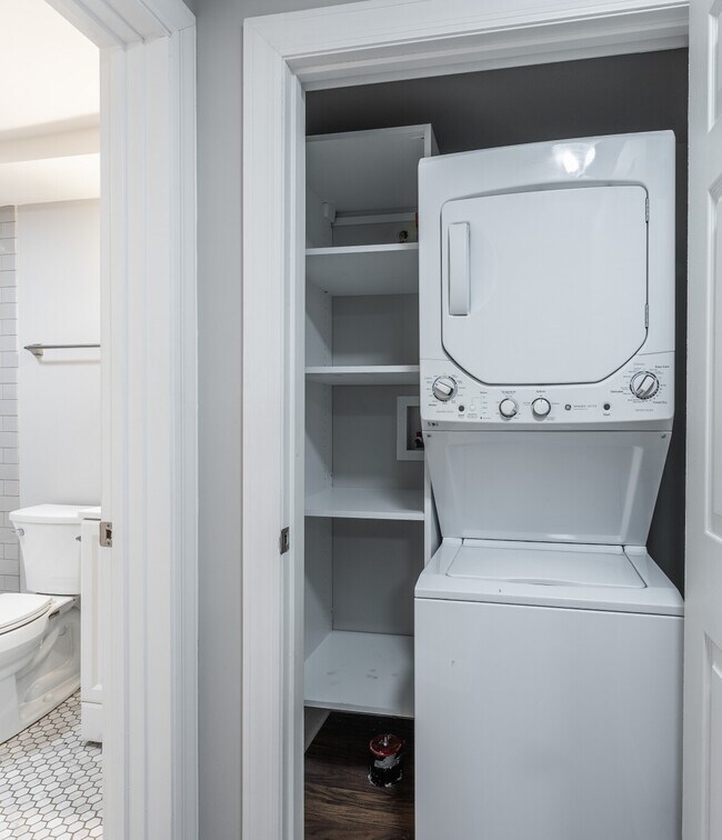 Foto del edificio - 5742 N Winthrop Ave