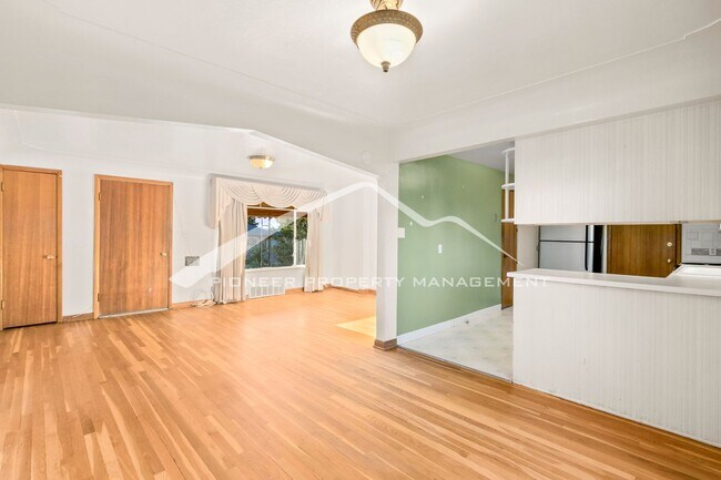Foto del edificio - Spacious Duplex with Central AC and Washer...