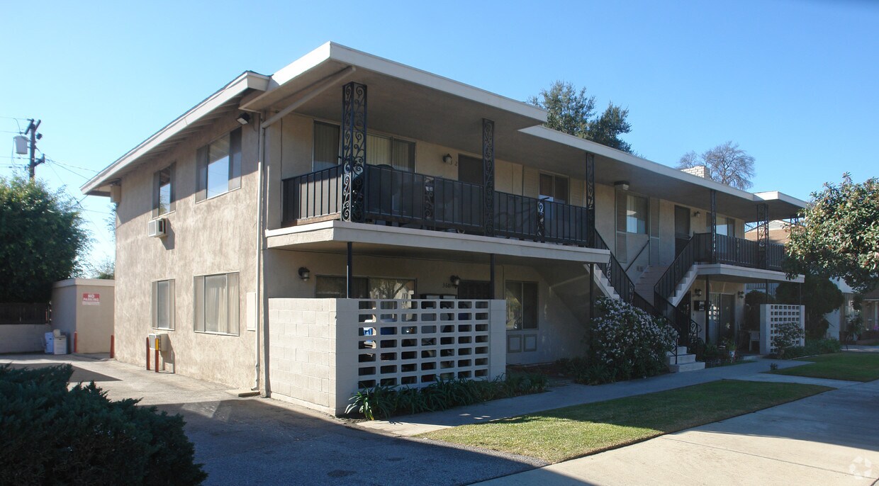 Primary Photo - 356 Badillo St