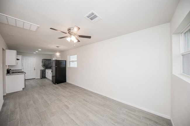 Building Photo - 5042 Mallow St