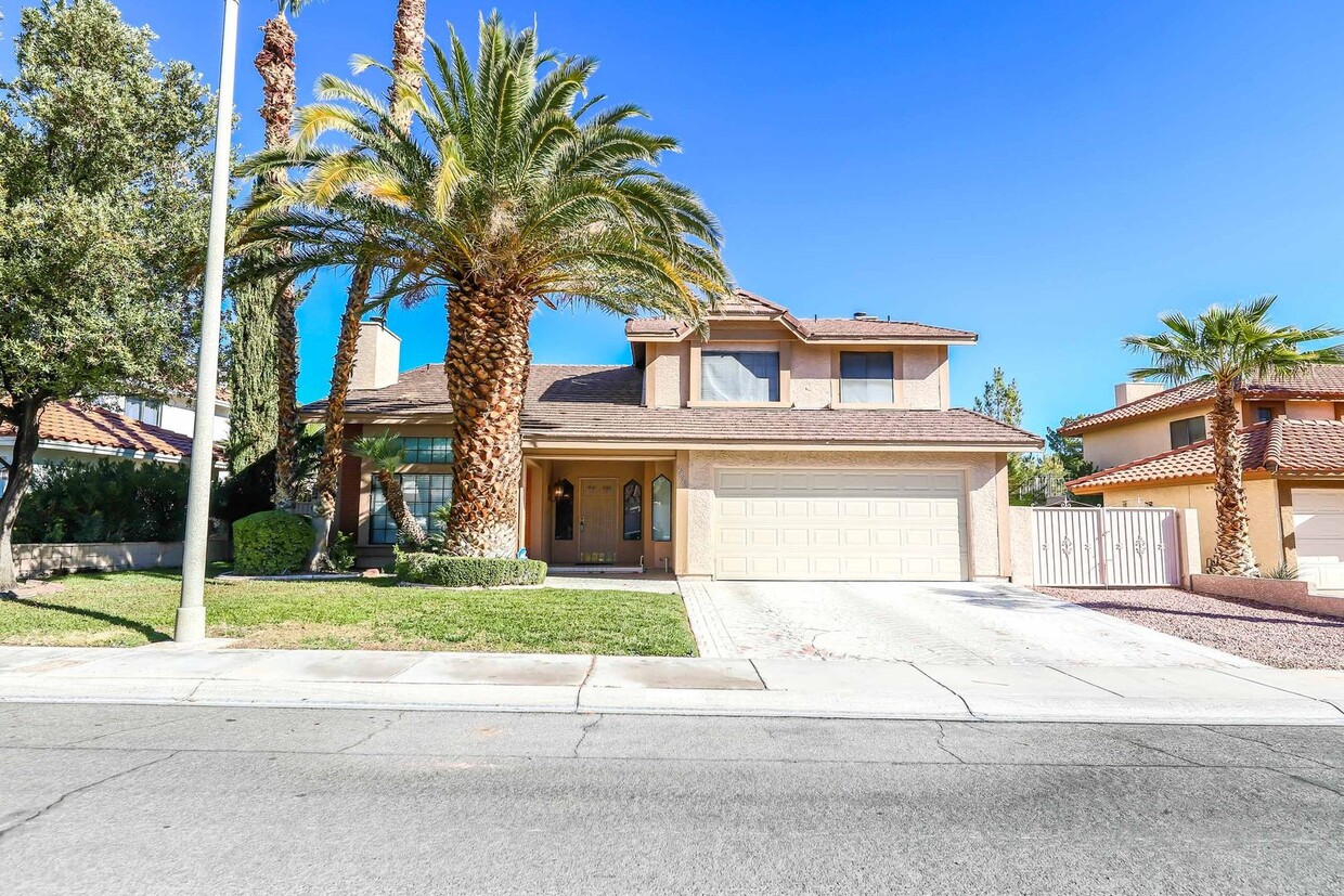 Beautiful Two Story with Pool in The Lakes - House Rental in Las Vegas ...