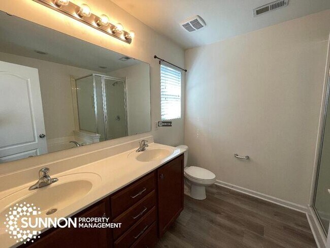 Foto del edificio - Fresh and finished: 3 bed, 2.5 bath townho...