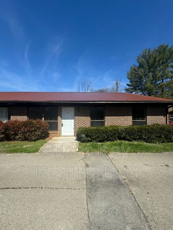 311 Sunset Dr Unit 2, Athens, TN 37303 Condo for Rent in Athens, TN