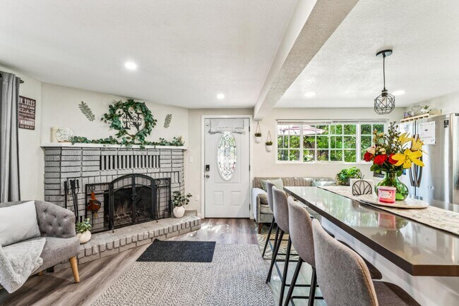 Foto del edificio - 2472 Deep Creek Dr