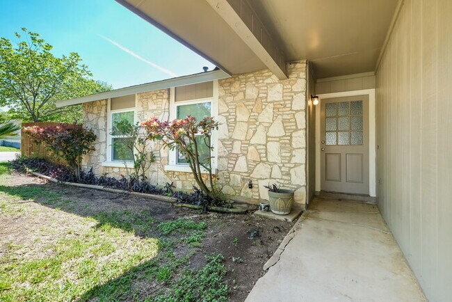 Building Photo - 7014 Glen Trail