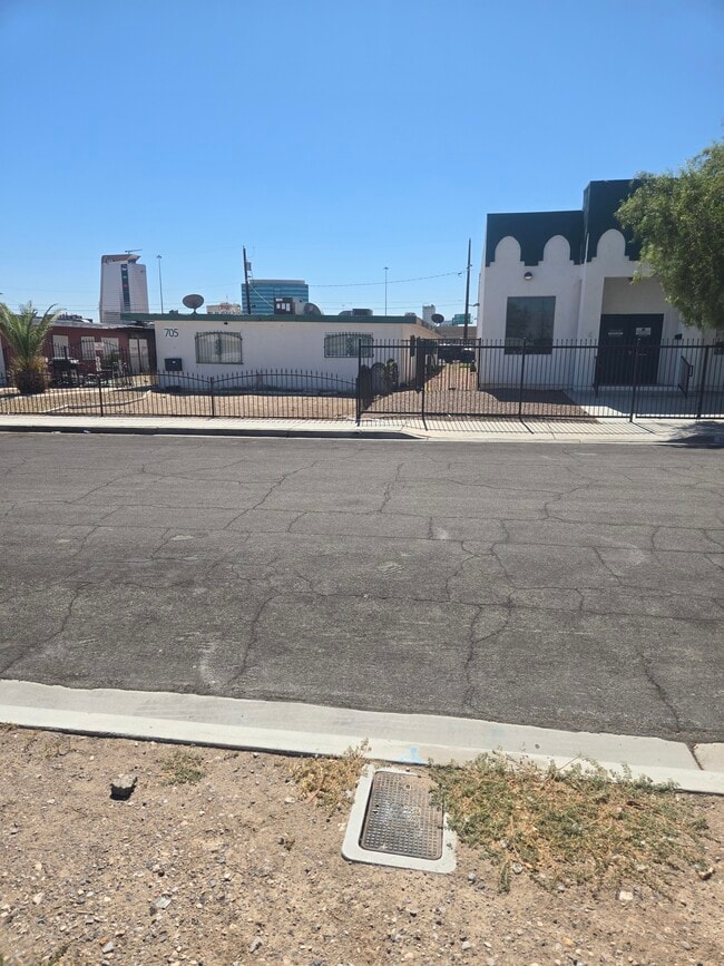 Building Photo - 705 Morgan Ave