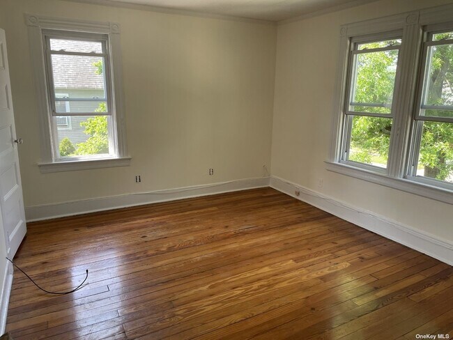 Building Photo - 328 Earle Ave