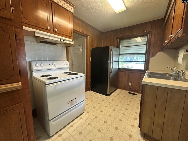 Foto del edificio - 1213 Summerland Dr