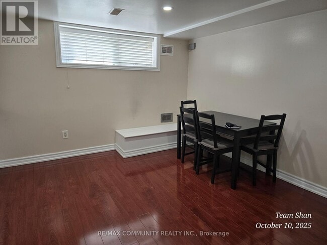 Building Photo - 208 Ellendale Dr