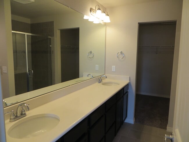 Master Bath and walk-in closet - 3860 Manhattan Avenue