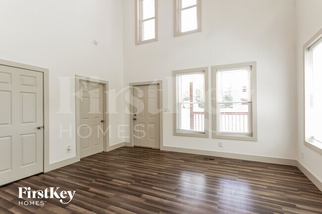 Foto del edificio - 81 May St