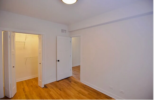 Foto del edificio - 2209 W Eastwood Ave