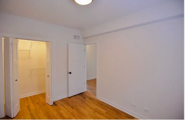 Building Photo - 2209 W Eastwood Ave