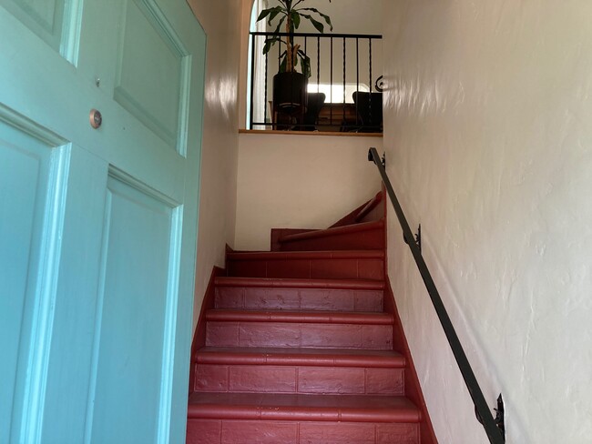 entrance stairway - 2000 Washington Ave