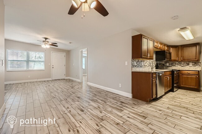 Foto del edificio - 15165 Harding Avenue, Clearwater, FL, 33760