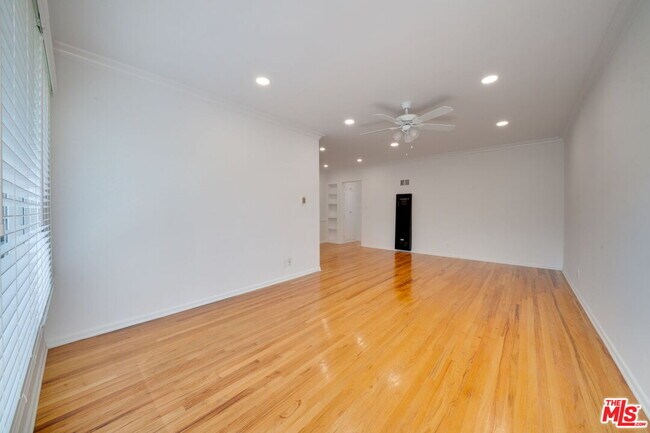 Foto del edificio - 827 Lincoln Blvd