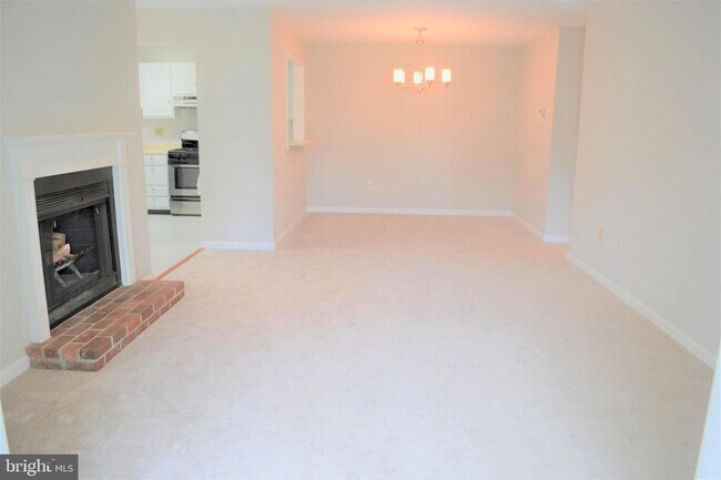 Building Photo - 10152 Oakton Terrace Rd