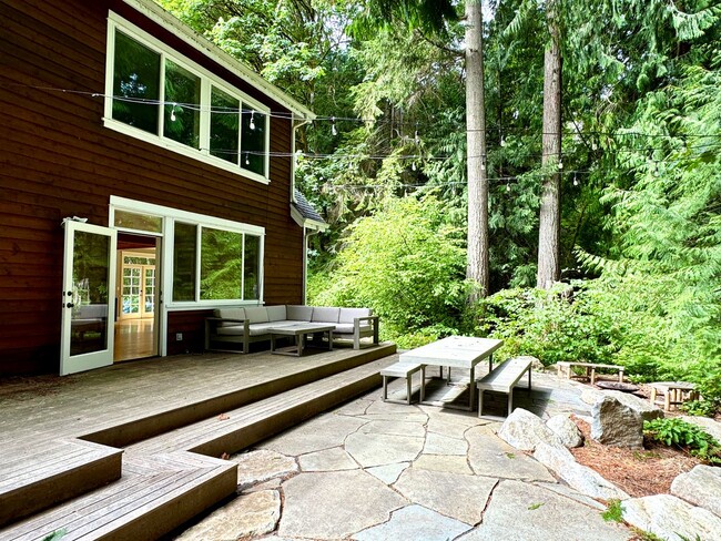 Building Photo - Stunning Bainbridge Island Craftsman