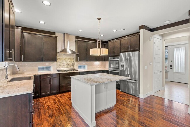 Foto del edificio - Backyard Putting Green + Outdoor Fireplace | Comfortable Puyallup Rental